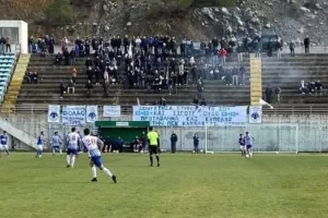 ΩΡΑΙΟ πανό/“Ξενύχτησα στην πόρτα σου”