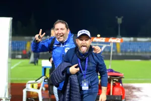 Έβγαλαν... γλώσσα!
