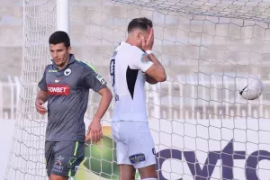 Δόξα-ΠΑΕΕΚ: Η μία ξεφεύγει, η άλλη βυθίζεται… (φώτος)