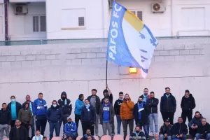 Περιμένουν!