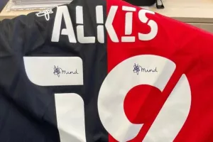 Η Μπλάκμπερν τίμησε τον Άλκη!