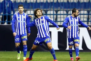 Όμορφη κίνηση από Ουάρντα-Ανόρθωση