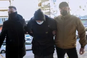 Ανατροπή: 20χρονο Έλληνα δείχνουν ως δράστη οι συλληφθέντες