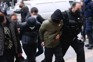 Ξεκινούν οι απολογίες των οκτώ συλληφθέντων