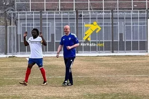 Τιμούρ και Παπαδόπουλος έπαιξαν μπάλα στις Κεντρικές Φυλακές (φώτος)