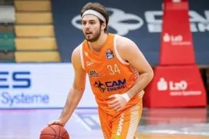 Παρελθόν ο Ewing, Hunt ο αντικαταστάτης του