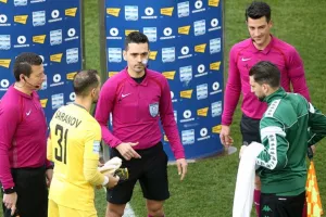 Ανακοίνωση την ώρα του αγώνα: "Γκοτζίλα ντροπή σου!"