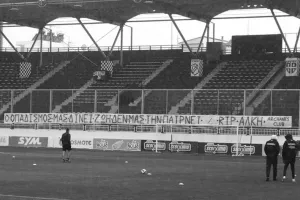 Ασπρόμαυρες φωτογραφίες στην Super League εις μνήμη του Άλκη