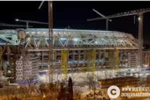Ο νέος φωτισμός του "Σαντιάγκο Μπερναμπέου" κλέβει την παράσταση (βίντεο)