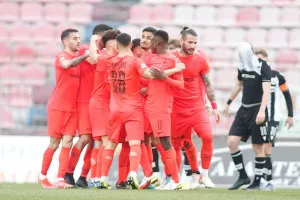 Τρίποντο ανόδου με δύο απευθείας εκτελέσεις φάουλ