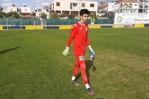 Πλησίασε την άνοδο με... συμμετοχή 15χρονου κίπερ! (φώτος)