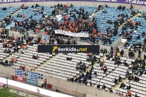 Πανό για τον Αυξεντίου (φώτος)