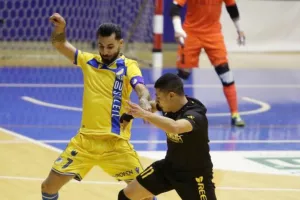 “Στεκόμαστε δίπλα στην ομάδα στο πρώτο καθοριστικό βήμα"