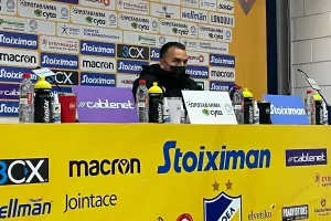 Σωφρόνης: "Παρατράβηξε η καραμέλα!/Ο Στεπίνσκι δεν έπρεπε να είναι στο γήπεδο"