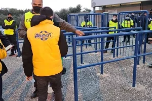 ΑΕΛίστες στα ταμεία για εισιτήριο (φώτος) 