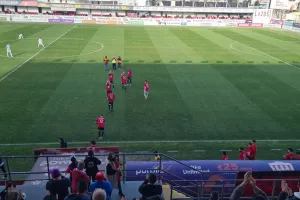 "Respect" στον κόσμο-Τους έριξαν φανέλες με το "12" (βίντεο/φώτος)