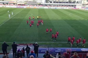 "Respect" στον κόσμο-Τους έριξαν φανέλες με το "12" (βίντεο/φώτος)