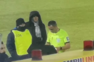 On field review υπό το βλέμμα του Τιμούρ και πέναλτι! (φωτός)