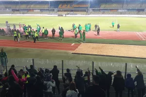 Στο τέλος είχε... φανέλες στην κερκίδα! (βίντεο/φώτος)