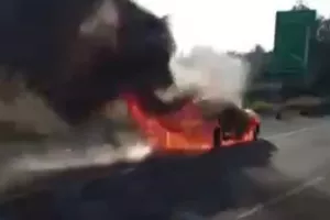 Κλειστές όλες οι λωρίδες στον αυτοκινητόδρομο Λευκωσίας – Λάρνακας λόγω φωτιάς!
