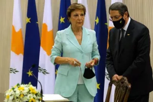 Οργανωμένοι/Στέφη Δράκου