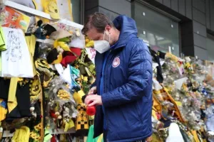 Ολυμπιακός: Ένα λουλούδι για τον Άλκη