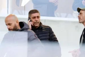 Στο... τηλέφωνο ο Παντελίδης