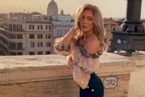 Μοντέλο βρέθηκε νεκρή σε βαλίτσα 1 χρόνο μετά - Οι προφητικές αναρτήσεις της για τον Πούτιν 