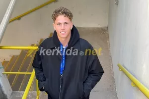 Από την κερκίδα ο άτυχος Βαλακάρι