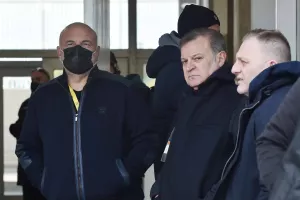 Στ' αποδυτήρια του ΑΠΟΕΛ ο Καραπατάκης για να δώσει συγχαρητήρια