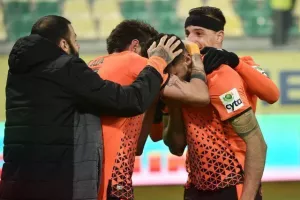 ΑΕΚ-ΑΠΟΕΛ: "Πορτοκαλί" απόδραση και φούλ για τίτλο με buzzer-beater Καρώ!  (φώτος)