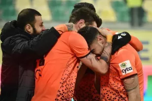 ΑΕΚ-ΑΠΟΕΛ: "Πορτοκαλί" απόδραση και φούλ για τίτλο με buzzer-beater Καρώ!  (φώτος)