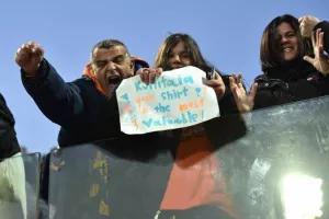 ΑΕΚ-ΑΠΟΕΛ: "Πορτοκαλί" απόδραση και φούλ για τίτλο με buzzer-beater Καρώ!  (φώτος)