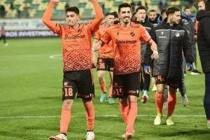 ΑΕΚ-ΑΠΟΕΛ: "Πορτοκαλί" απόδραση και φούλ για τίτλο με buzzer-beater Καρώ!  (φώτος)