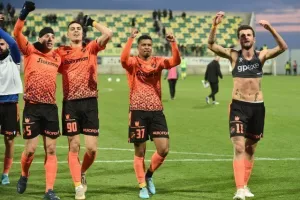 ΑΕΚ-ΑΠΟΕΛ: "Πορτοκαλί" απόδραση και φούλ για τίτλο με buzzer-beater Καρώ!  (φώτος)