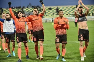 ΑΕΚ-ΑΠΟΕΛ: "Πορτοκαλί" απόδραση και φούλ για τίτλο με buzzer-beater Καρώ!  (φώτος)