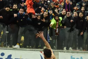 ΑΕΚ-ΑΠΟΕΛ: "Πορτοκαλί" απόδραση και φούλ για τίτλο με buzzer-beater Καρώ!  (φώτος)