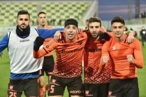 ΑΕΚ-ΑΠΟΕΛ: "Πορτοκαλί" απόδραση και φούλ για τίτλο με buzzer-beater Καρώ!  (φώτος)