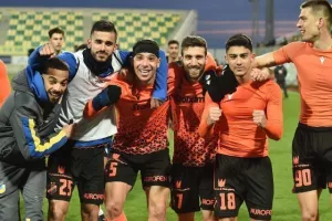 ΑΕΚ-ΑΠΟΕΛ: "Πορτοκαλί" απόδραση και φούλ για τίτλο με buzzer-beater Καρώ!  (φώτος)