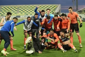 ΑΕΚ-ΑΠΟΕΛ: "Πορτοκαλί" απόδραση και φούλ για τίτλο με buzzer-beater Καρώ!  (φώτος)
