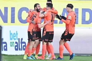 ΑΕΚ-ΑΠΟΕΛ: "Πορτοκαλί" απόδραση και φούλ για τίτλο με buzzer-beater Καρώ!  (φώτος)