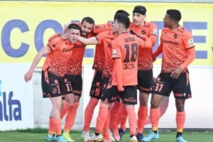 ΑΕΚ-ΑΠΟΕΛ: "Πορτοκαλί" απόδραση και φούλ για τίτλο με buzzer-beater Καρώ!  (φώτος)