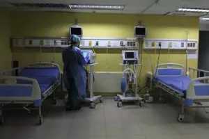 Κυριακή/3 θάνατοι, 3698 κρούσματα