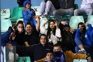 Φωτορεπορτάζ από τους οπαδούς Απόλλων και Ανόρθωσης
