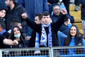 (Φωτορεπορτάζ) Ο κόσμος στο "Στέλιος Κυριακίδης"