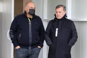 Προεδρικό 'πηγαδάκι' Καραπατάκη, Λευκαρίτη - Πρόδρομου, Χάρη (φώτος)