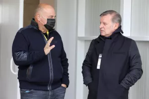 Προεδρικό 'πηγαδάκι' Καραπατάκη, Λευκαρίτη - Πρόδρομου, Χάρη (φώτος)