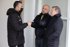Προεδρικό 'πηγαδάκι' Καραπατάκη, Λευκαρίτη - Πρόδρομου, Χάρη (φώτος)