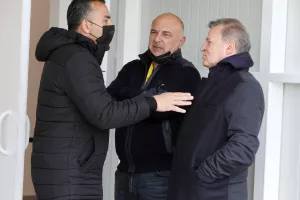 Προεδρικό 'πηγαδάκι' Καραπατάκη, Λευκαρίτη - Πρόδρομου, Χάρη (φώτος)