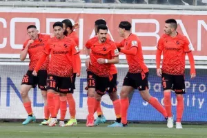 ΑΕΚ-ΑΠΟΕΛ: "Πορτοκαλί" απόδραση και φούλ για τίτλο με buzzer-beater Καρώ!  (φώτος)